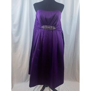 Women's Size 8 Strapless Fit N Flare‎ Satin Taffeta Rhinestone Accent Zipper